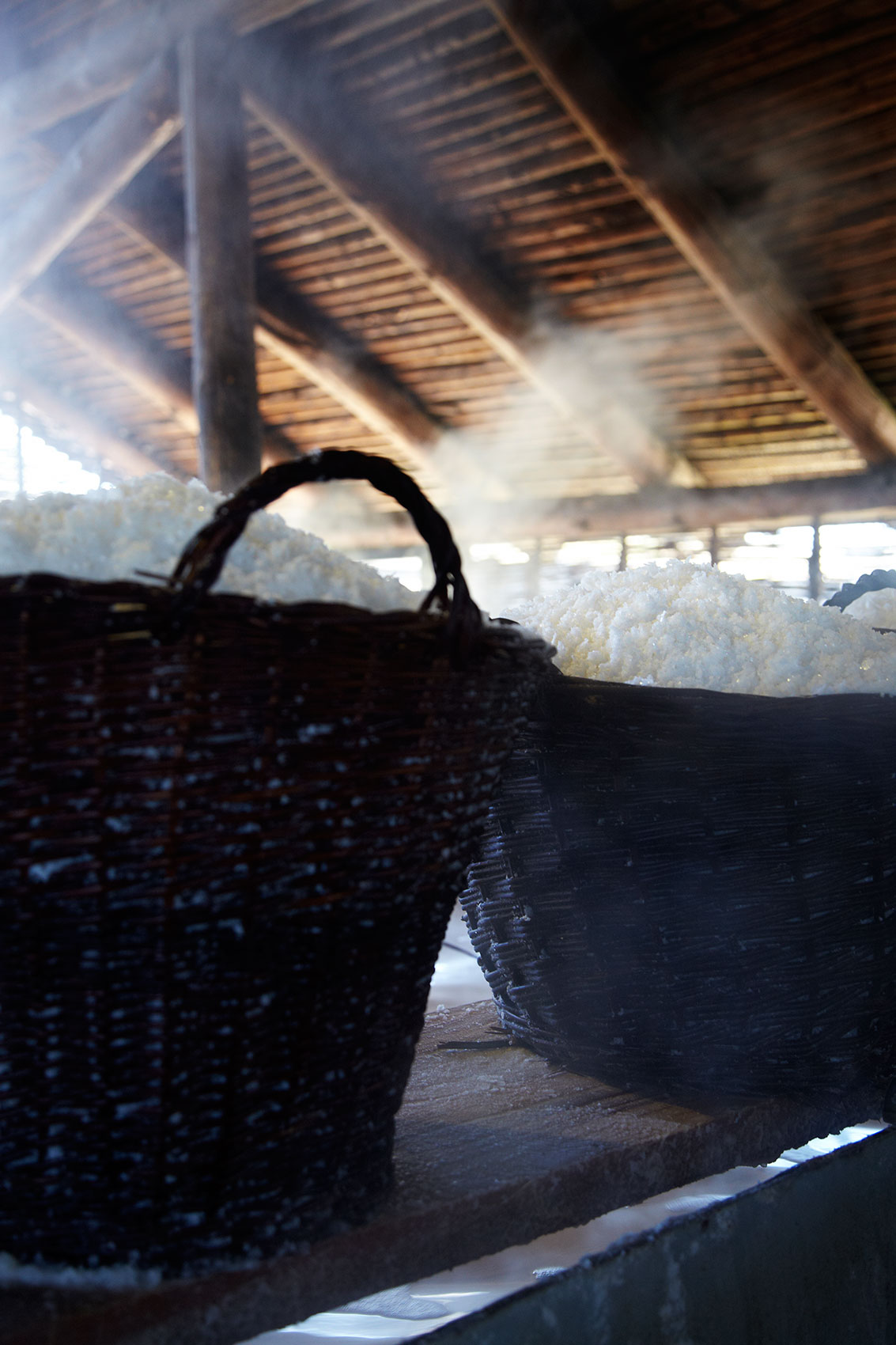 Laesoe Salt • Freshly Seethed Groundwater Salt in Black Cane Baskets • Advertising & Lifestyle Food Photography