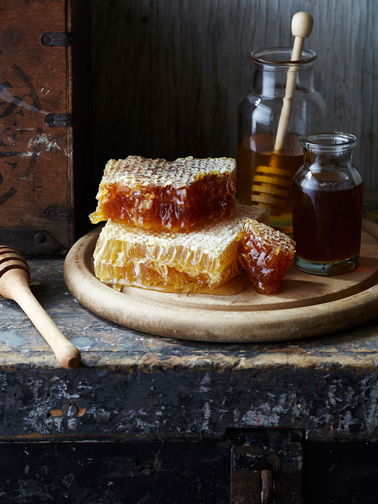 Raw Honeycomb on Wooden Board • Advertising & Editorial Food Photography