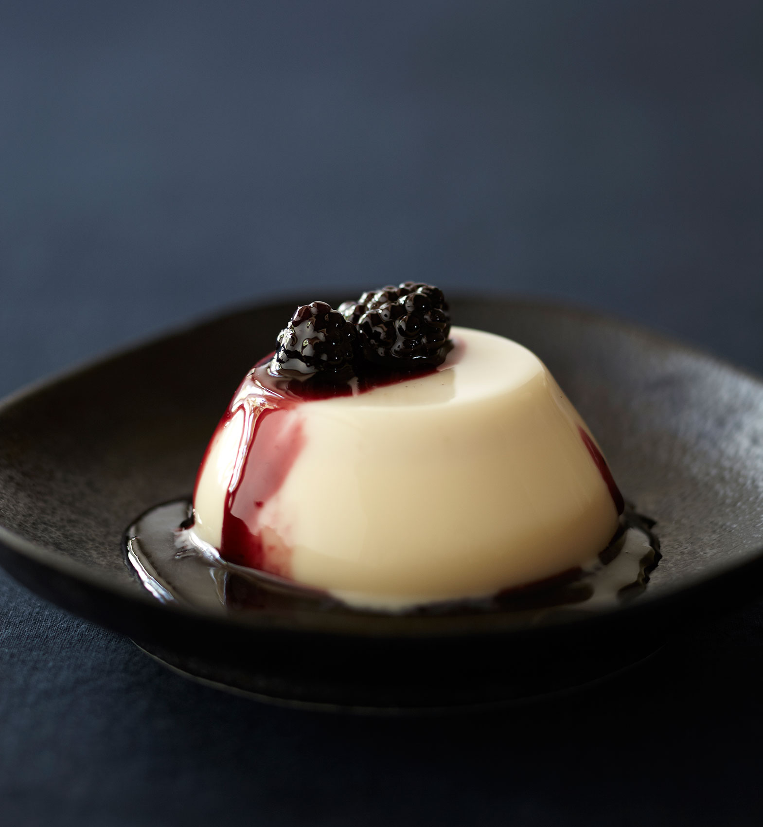 Everyday • Panna Cotta with Fresh Blackberries on Dark Ceramic Dish • Hospitality & Editorial Food Photography