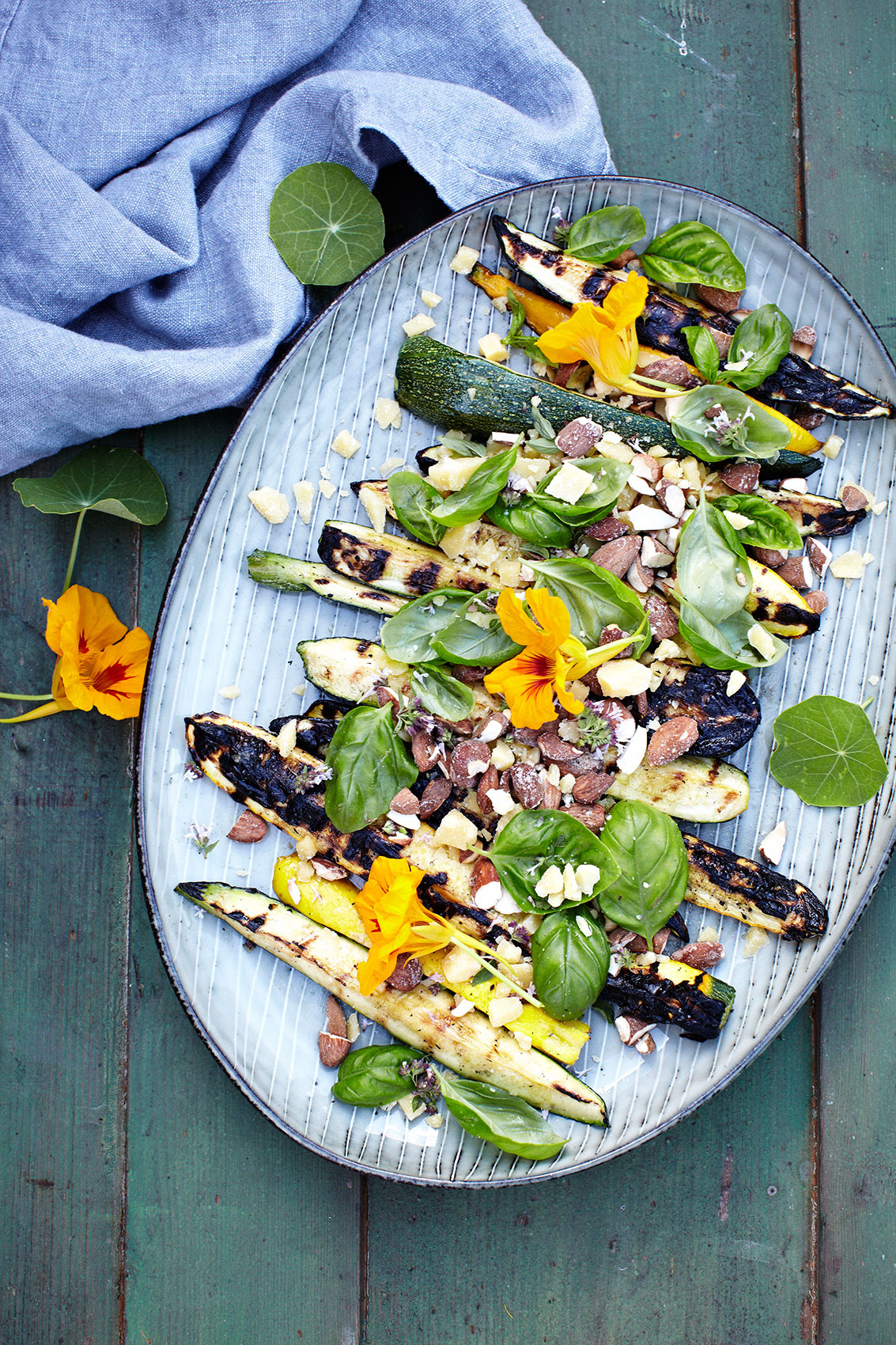 Stedsans in the Woods • Grilled Courgettes with Basil & Yellow Morning Glory • Lifestyle & Editorial Food Photography
