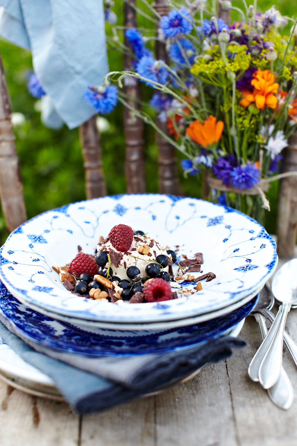 Stedsans in the Woods • Parfait with Berries, Nuts & Chocolate • Lifestyle & Editorial Food Photography