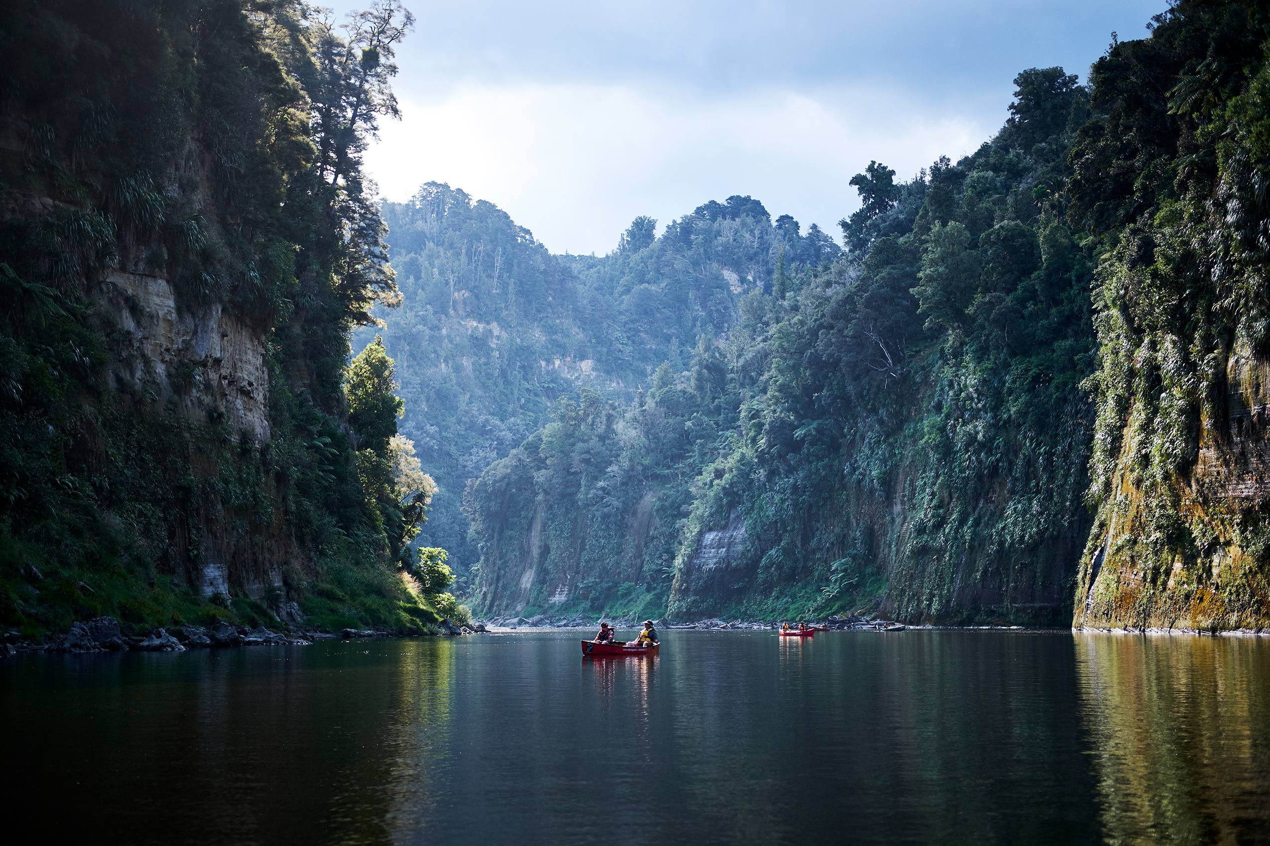 Hiakai Canoe on Whanganui River, New Zealand • Advertising & Editorial Food Photography
